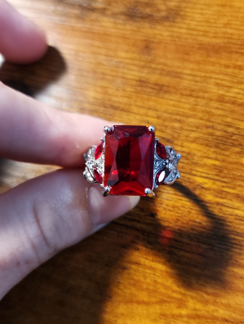 1Pc Luxury Women's Red Gemstone With Rhinestones Fashion Zirconia Ring,